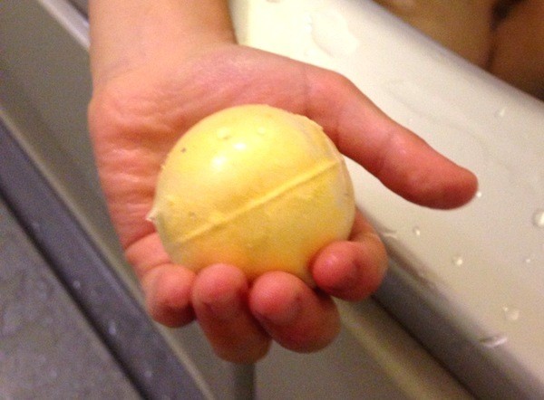ボール型の入浴剤